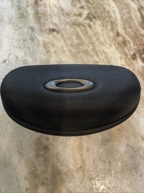 Oakley Black Hard Clamshell Sunglasses Case Soft Interior
